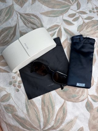 Gafas de sol Prada mujer negras