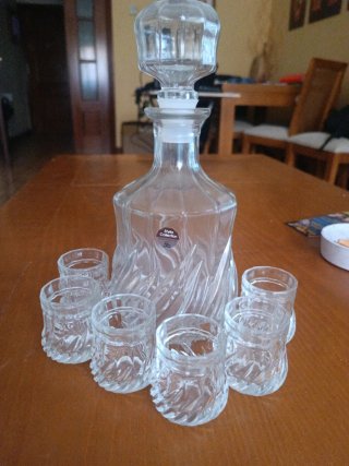 Licorera de cristal con 6 vasitos