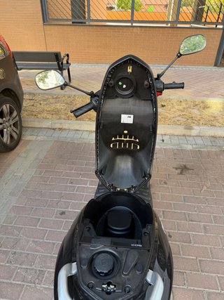 Ciclomotor Peugeot Kisbee 49cc Negro 2025