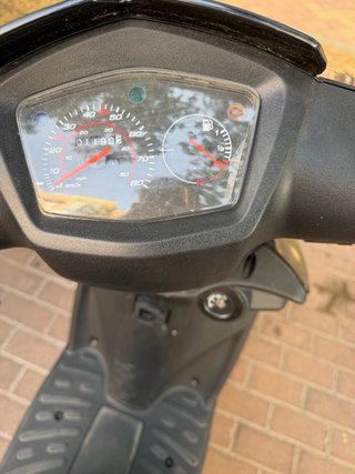 Ciclomotor Peugeot Kisbee 49cc Negro 2025