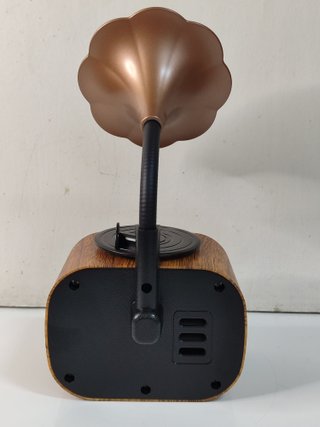 Radio y reproductor música GRAMÓFONO retro