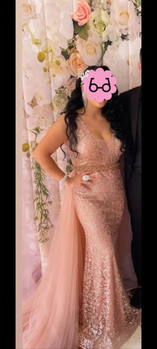 Vestido de fiesta dorado y rosa