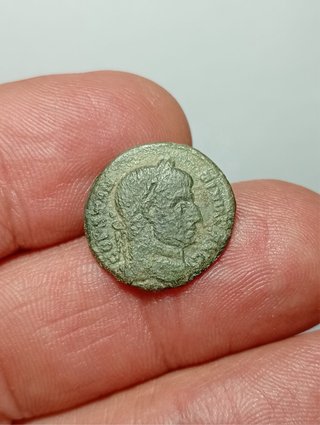 Moneda romana follis Constantino VOT XX