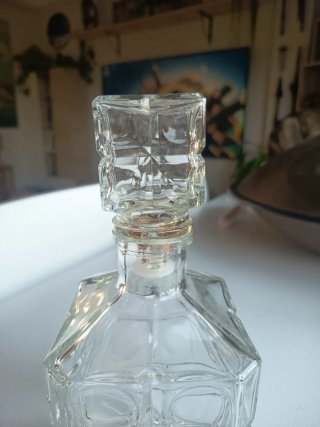 Licorera de cristal tallado