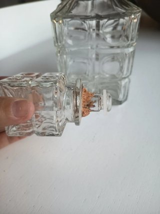 Licorera de cristal tallado
