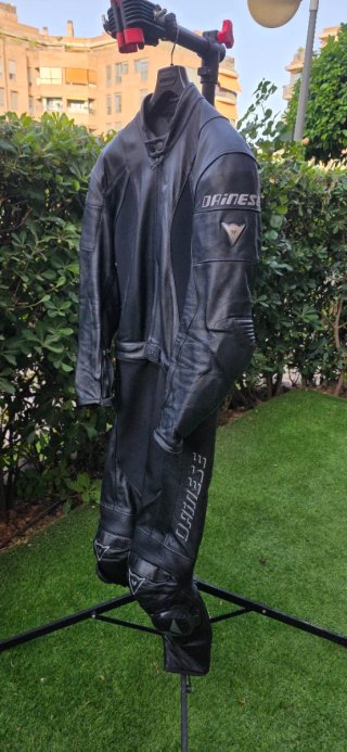 Mono Dainese M4 Talla 56