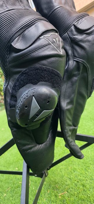 Mono Dainese M4 Talla 56