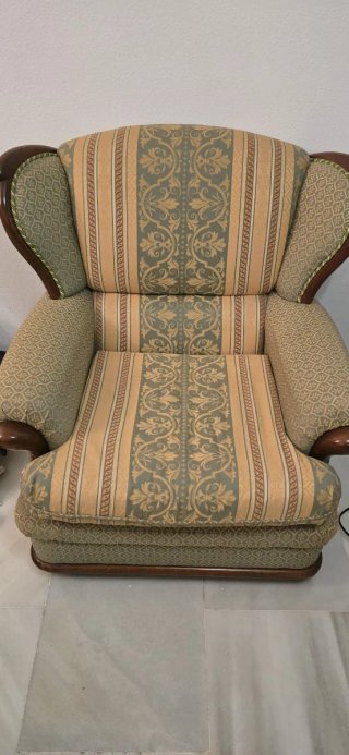 Sillón de madera y tela