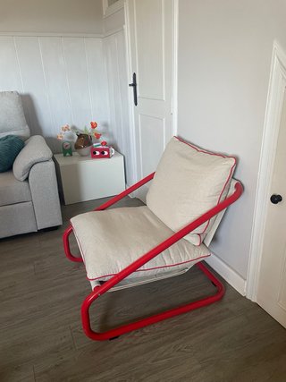 Butaca ÖNNESTAD beige y roja