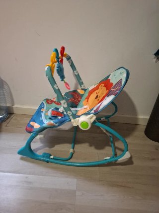 Hamaca bebé con cinturón y juguetes
