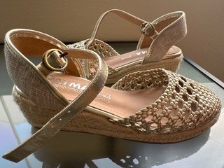 Sandalias Payma doradas talla 35