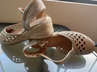 Sandalias Payma doradas talla 35