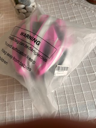 Casco de bicicleta rosa y blanco LIVLOV