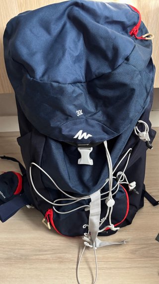 Mochila senderismo 30L Quechua azul/rojo