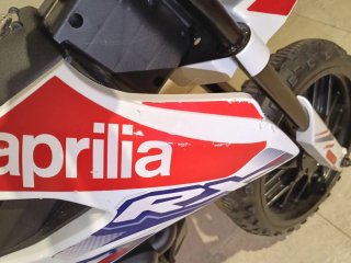 Moto infantil eléctrica
