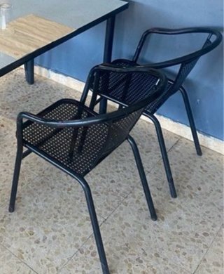 Sillas metálicas negras (2 unidades)