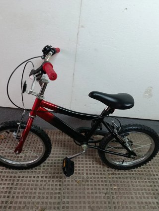 Bicicleta infantil Fyffes roja y negra
