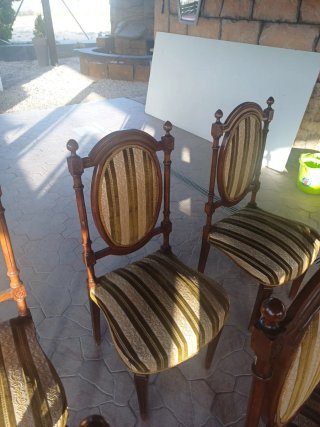 Sillas antiguas de madera y tela