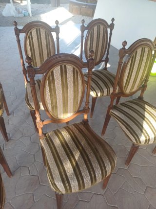 Sillas antiguas de madera y tela