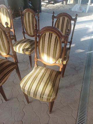 Sillas antiguas de madera y tela
