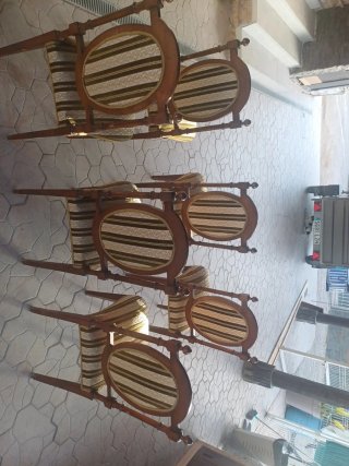 Sillas antiguas de madera y tela