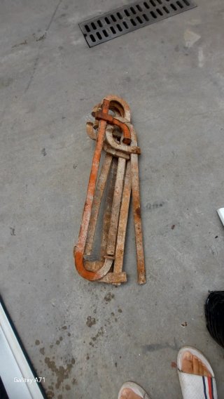 Gatos de construcción metálicos 5 euros unidad