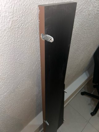 Estantería de madera negra