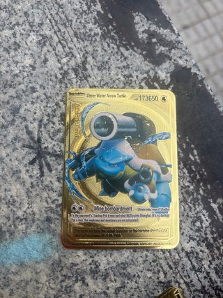 Carta Pokémon Blaziken VMAX Dorada