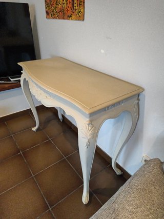 Cómoda vintage beige y blanca