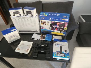 Lotti di scatole e manuali PS4 + regali controller e supporti