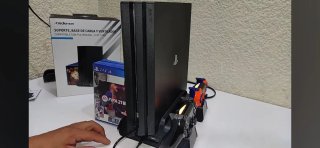 Lotti di scatole e manuali PS4 + regali controller e supporti