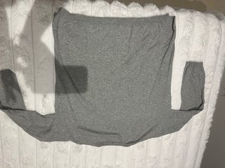 Sudadera gris con parches