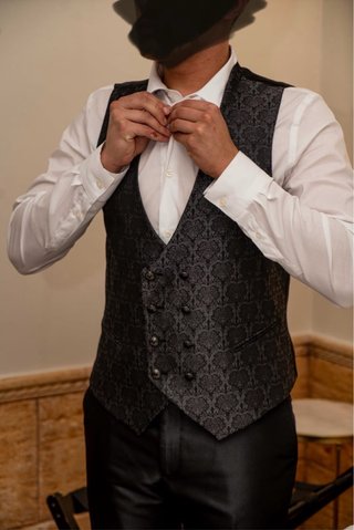 Traje de novio negro