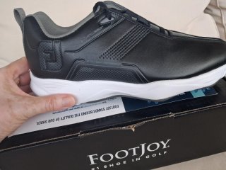 Zapatos de golf FootJoy negros y blancos