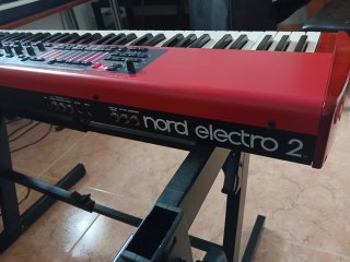 Nord Electro 2 73 teclas
