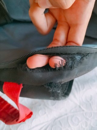 Mochila Fila Negra con detalles Rojos