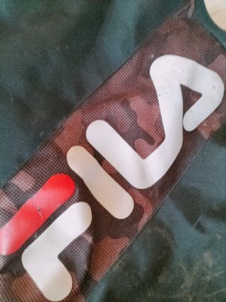 Mochila Fila Negra con detalles Rojos