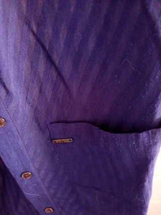 Camisa azul sin mangas