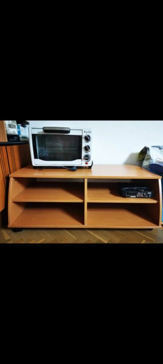 Mueble TV bajo con estantes