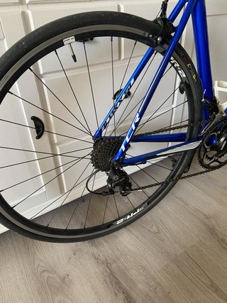Bicicleta Carretera Giant TCR Azul eléctrico.