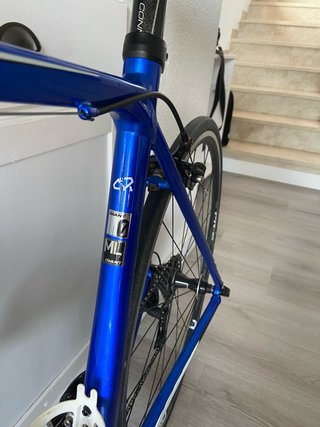 Bicicleta Carretera Giant TCR Azul eléctrico.