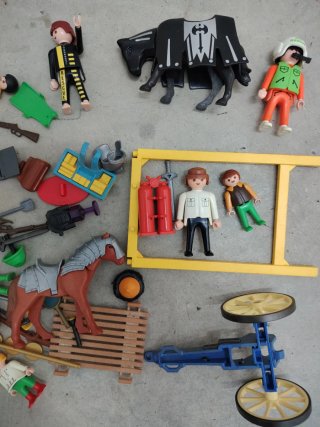 Lote Playmobil y Accesorios Varios