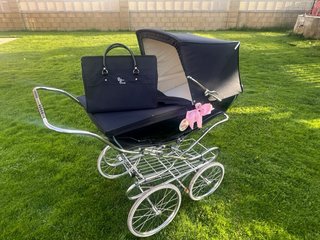 Coche de capota clásico