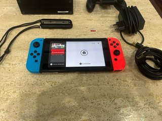 Nintendo Switch V2 + Micro SD