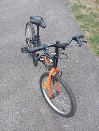 Bicicleta  DENBIKE naranja y negra.