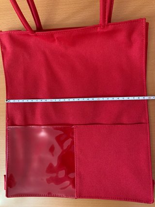 Bolso rojo de playa