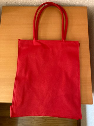 Bolso rojo de playa