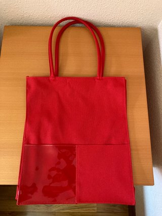 Bolso rojo de playa