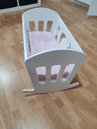 Cuna de madera de muñecas