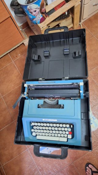 Máquina de Escribir Olivetti Studio 46 Azul